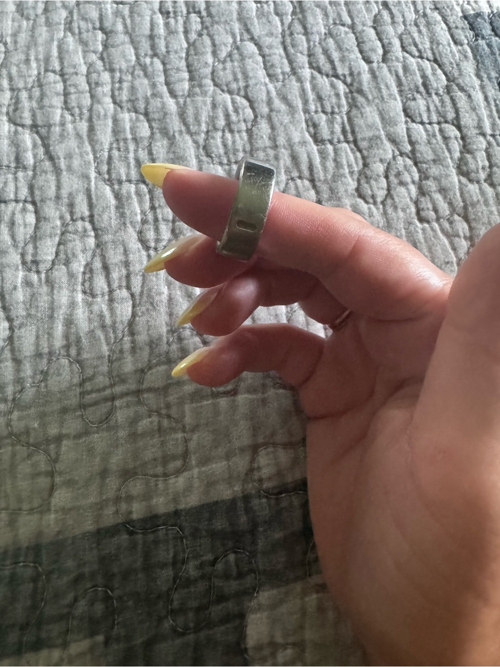 Oura Ring Gen 4 - silver; size 9 - Picture 5 of 6
